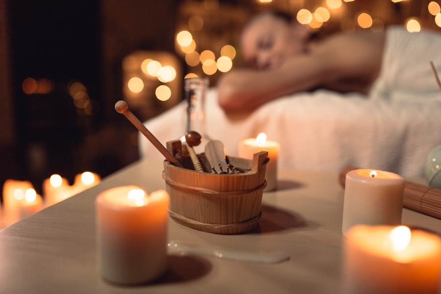 What Are the Wellness Conveniences of a Hot Stone Massage?